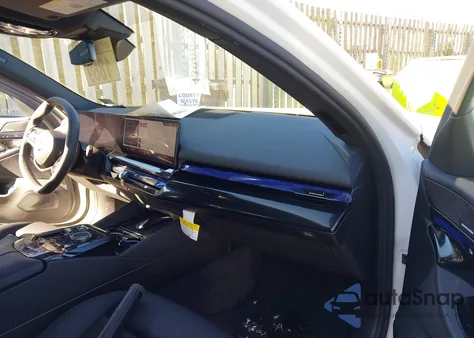 2026 BMW I5 xDrive40 z USA, uszkodzony, nr VIN WBY33HG04TCU71014